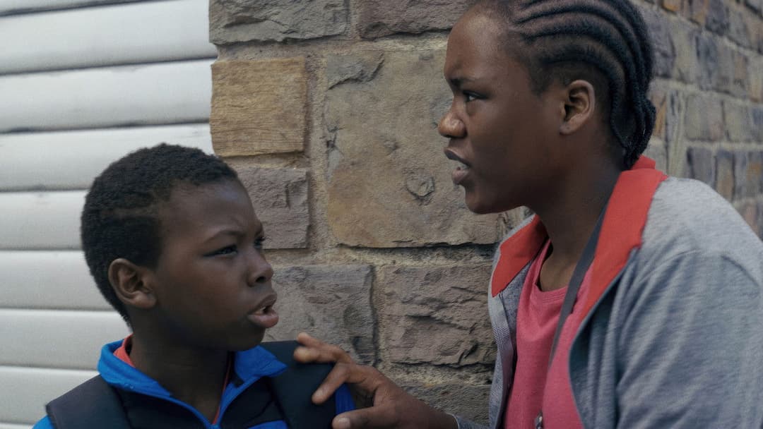 Tori et Lokita backdrop 5