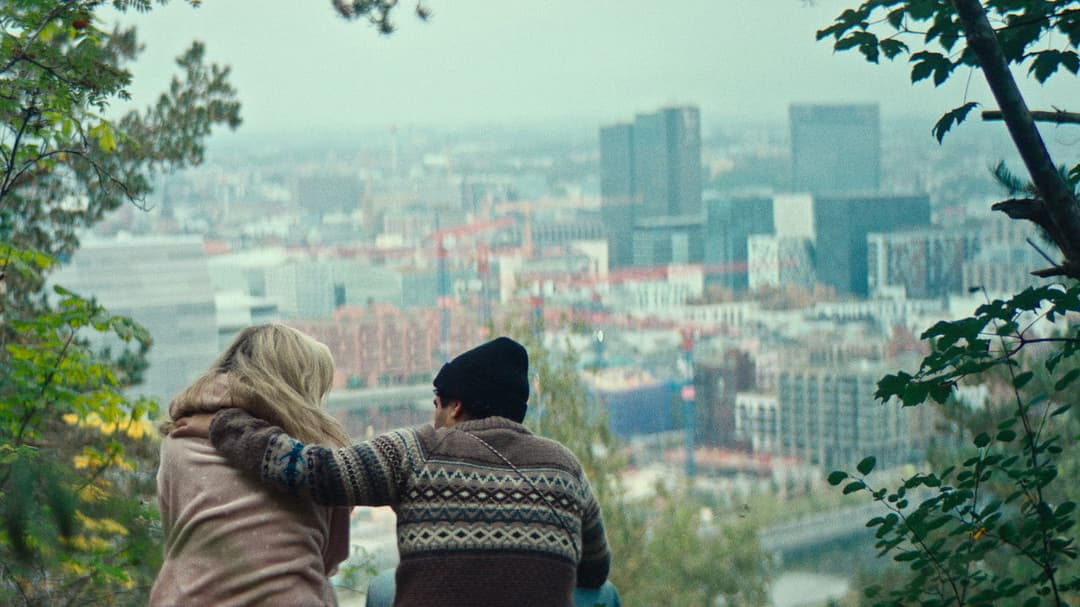 Agnes Mot Verden backdrop 1