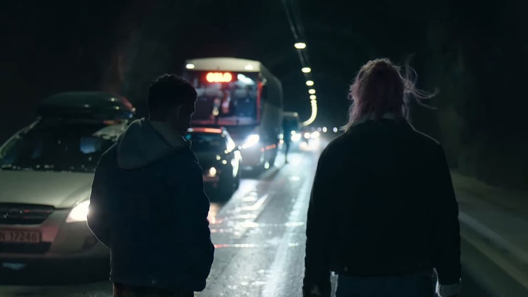 Тунель. Небезпечно для життя backdrop 11