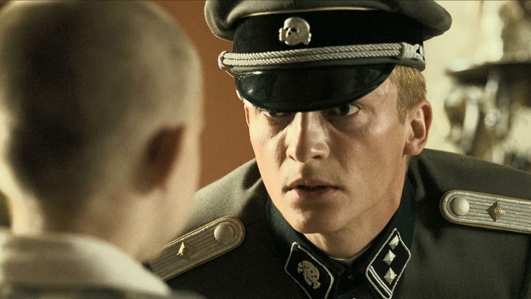 Хлопчик у смугастій піжамі backdrop 19