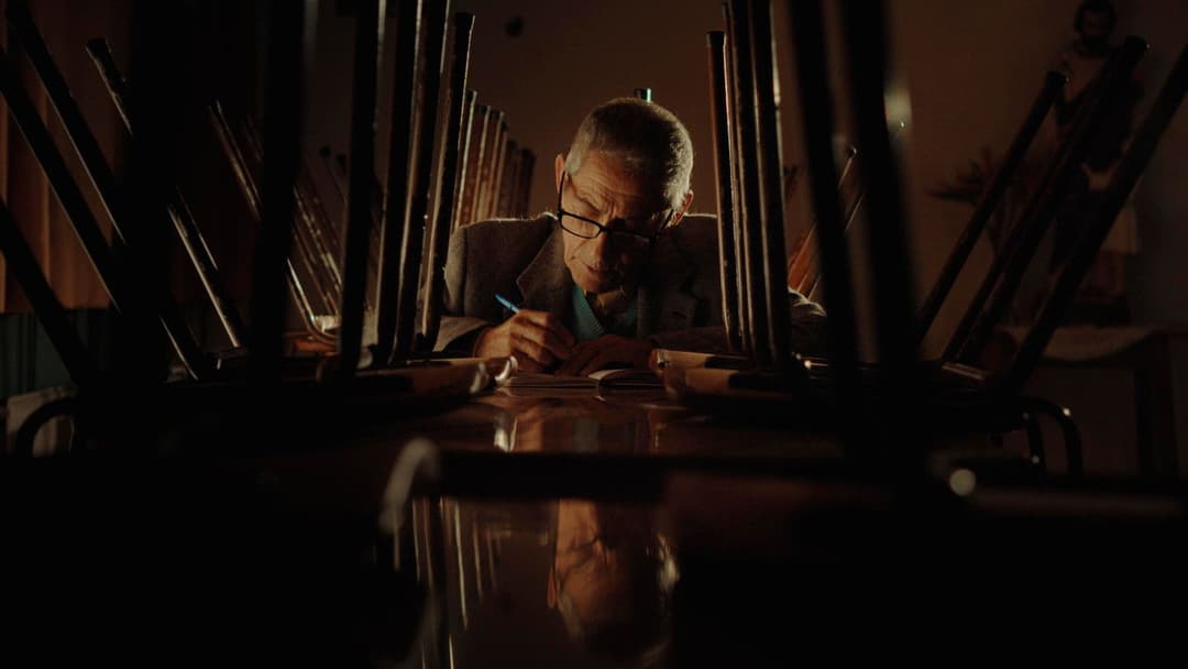 Der Maulwurf - Ein Detektiv im Altersheim backdrop 5