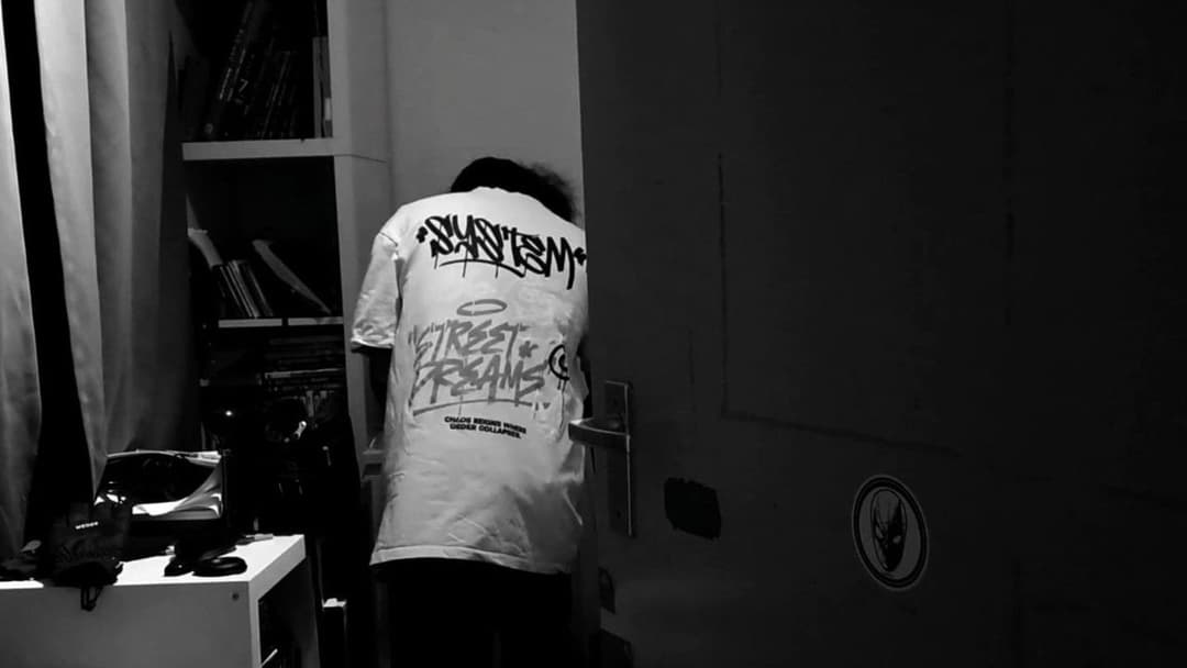 biarkan aku ganti backdrop 5