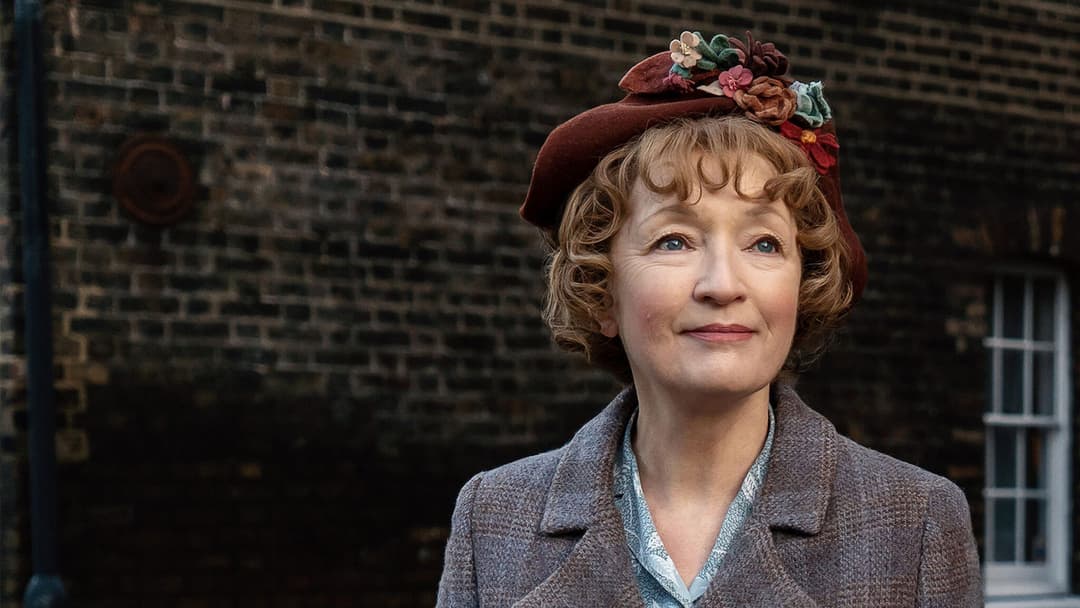 Mrs. Harris und ein Kleid von Dior backdrop 13