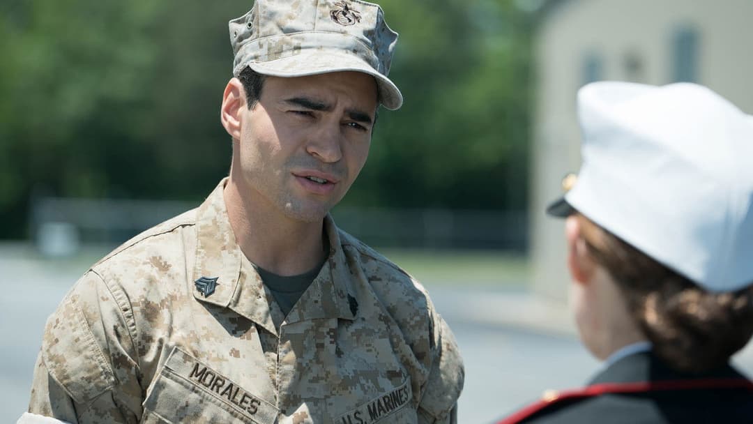 Меґан Ліві backdrop 10