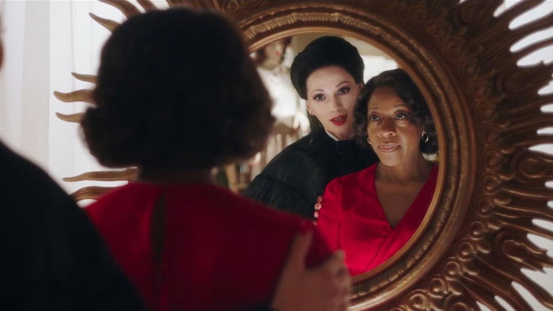 Маленька червона сукня backdrop 4