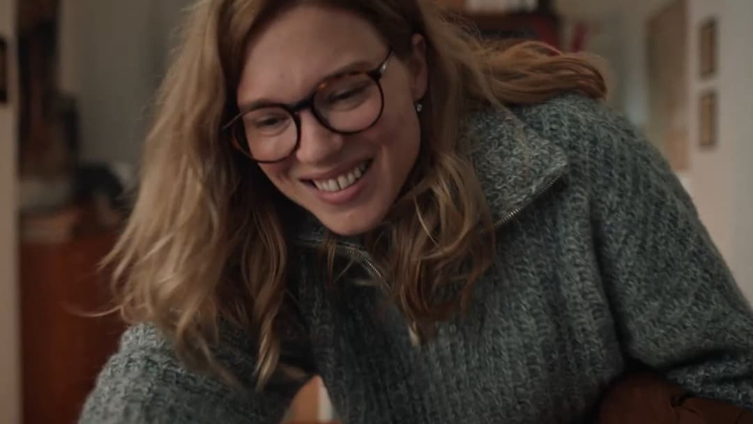 Silent Friend backdrop 6