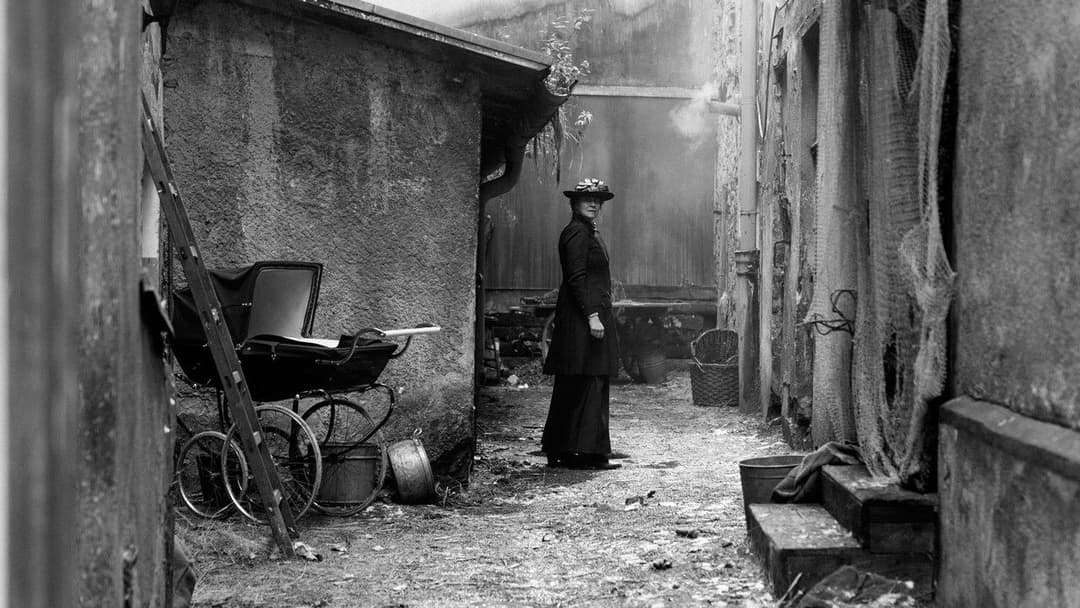 Das Mädchen mit der Nadel backdrop 15