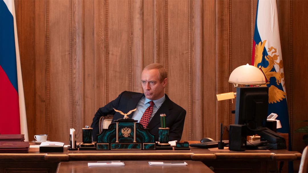 Le Mage du Kremlin backdrop 7