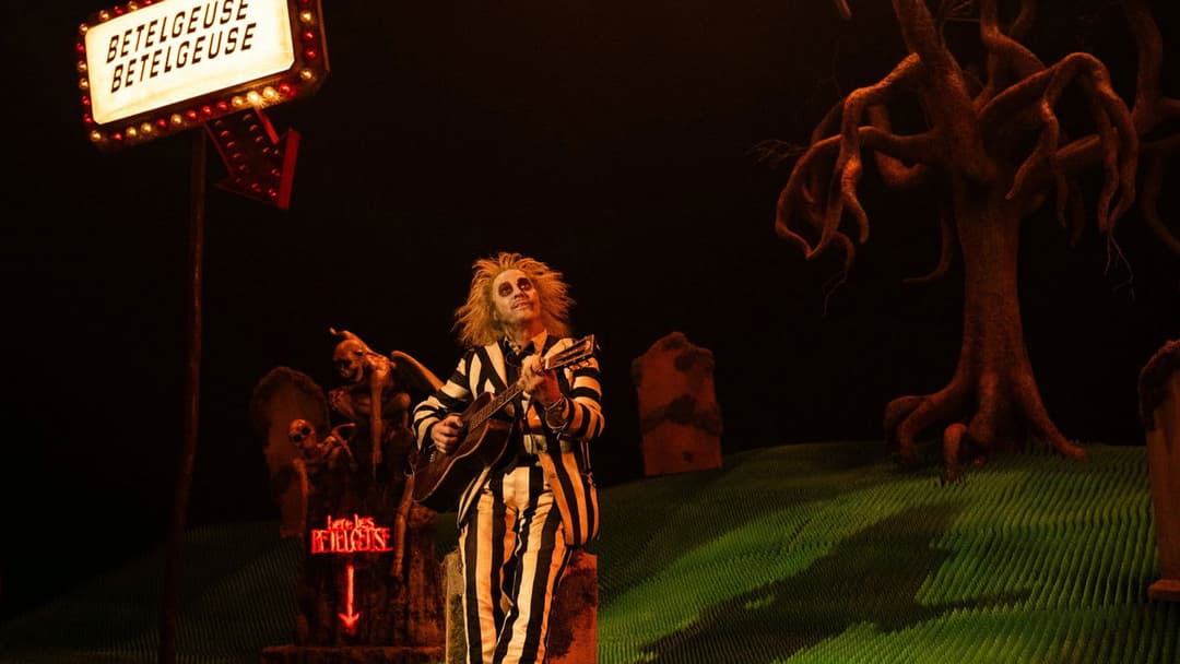 Beetlejuice Beetlejuice backdrop 8