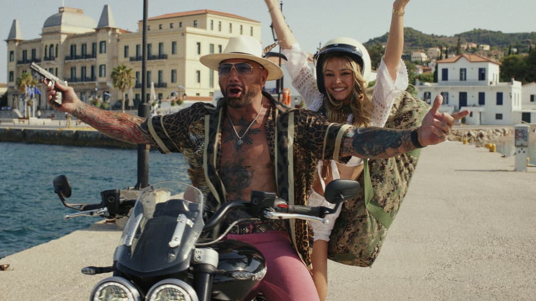 Glass Onion: A Knives Out Mystery backdrop 18