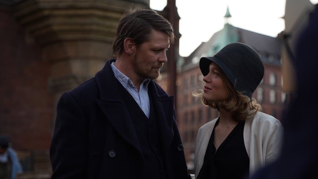 Die Geschichte meiner Frau backdrop 16