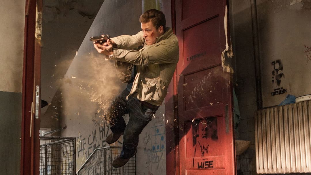 Людина листопада backdrop 13