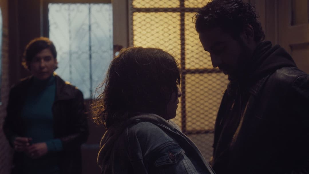 Rebel - In den Fängen des Terrors backdrop 13