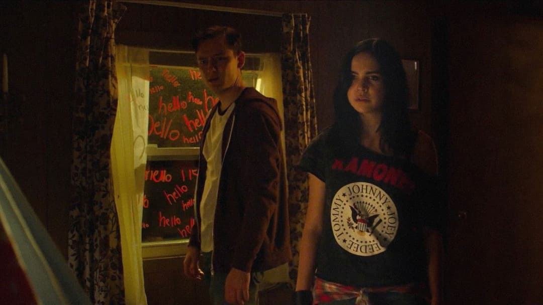 The Strangers: Opfernacht backdrop 18