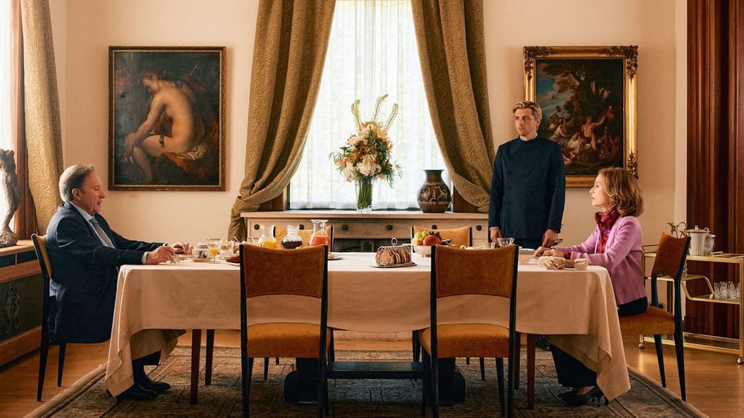 The Richest Woman in the World backdrop 2