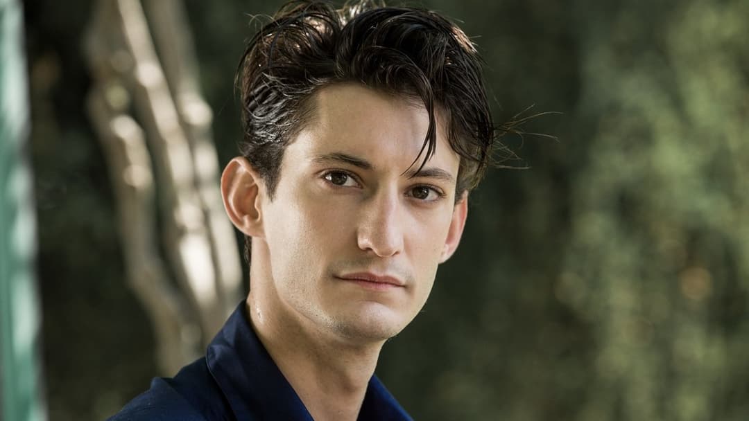 Un Homme idéal backdrop 2