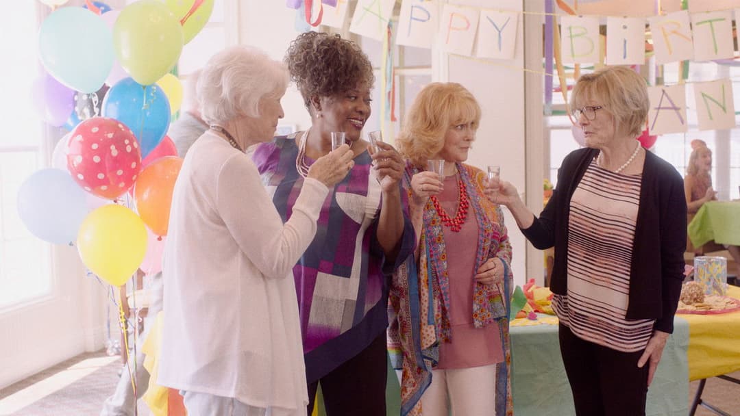 Queen Bees - Im Herzen jung backdrop 4