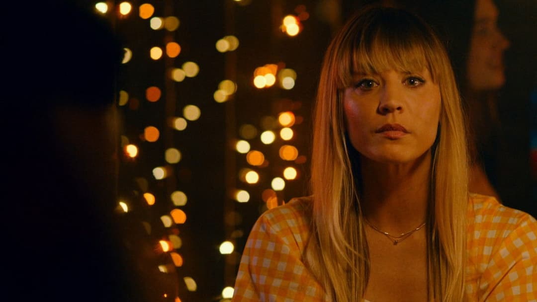 Meet Cute - Mein täglich erstes Date backdrop 2