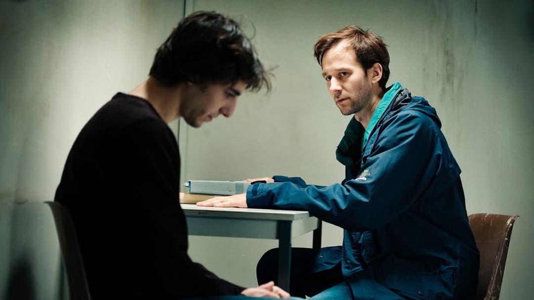 Les Choses humaines backdrop 8