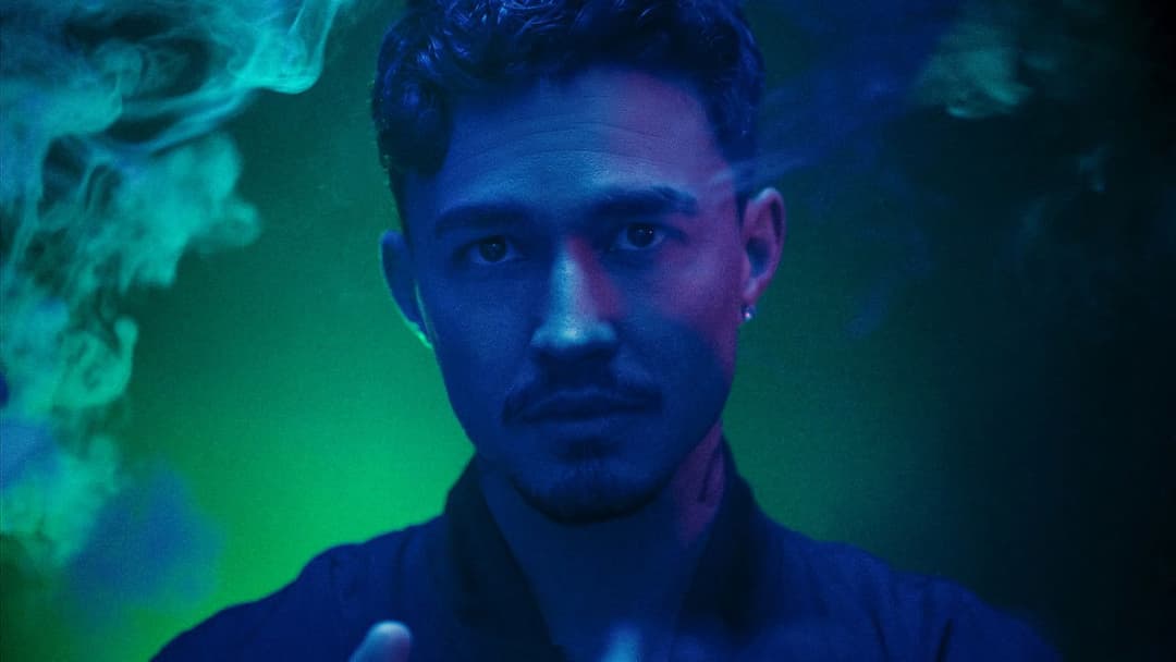 Zeig mir, wer du bist backdrop 9