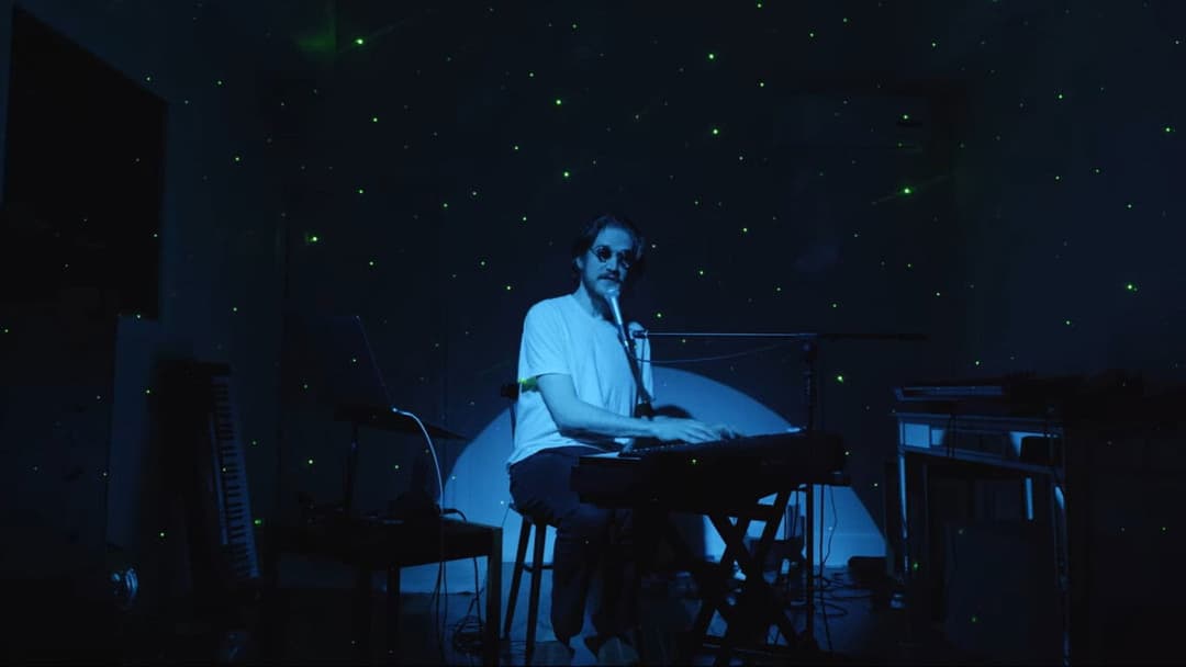 Bo Burnham: Inside backdrop 3