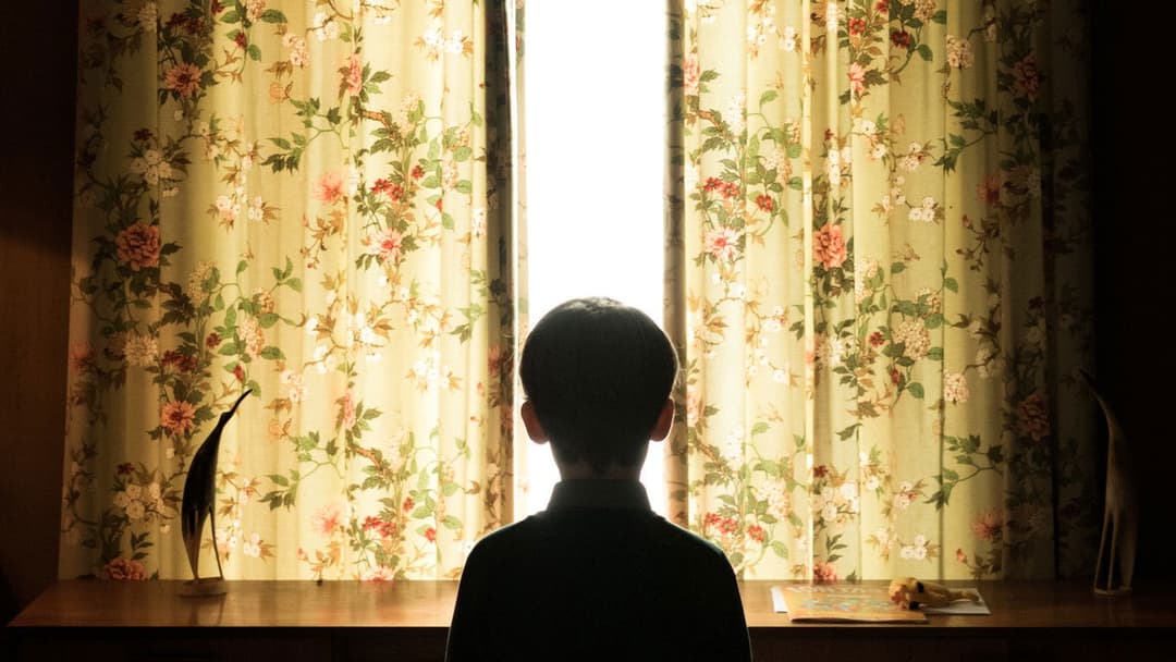 The Hole in the Ground backdrop 3