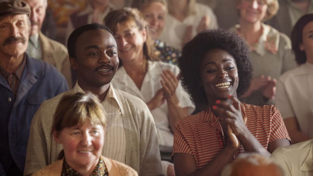 Bienvenue à Marly-Gomont backdrop 12