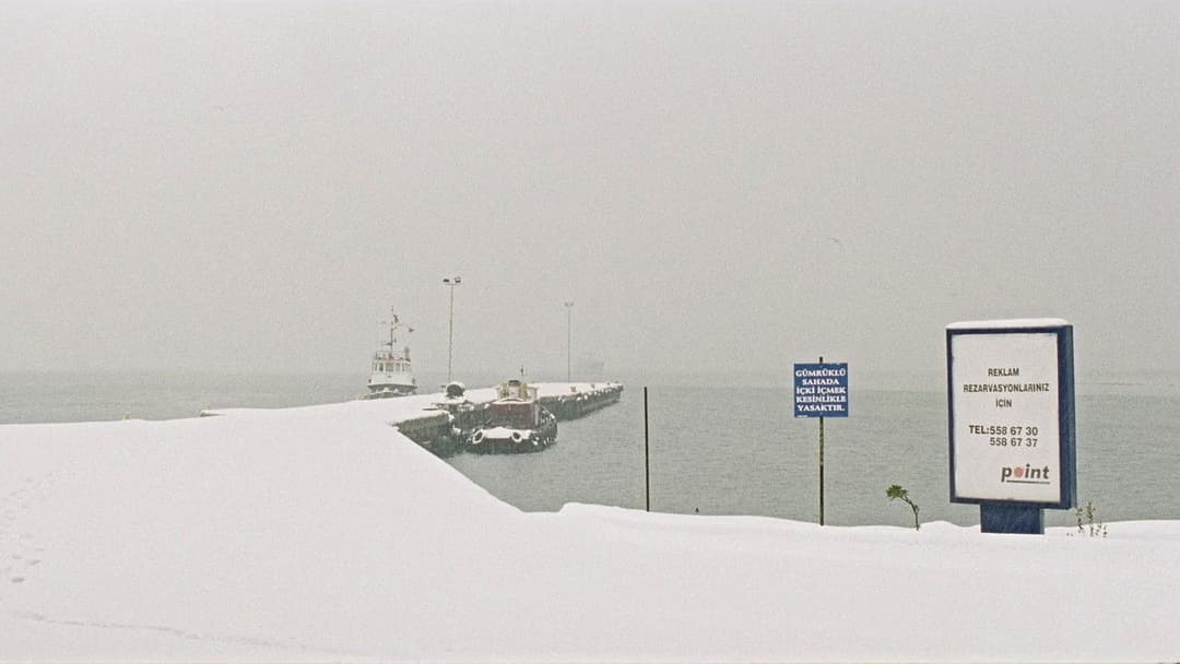 Uzak - Weit backdrop 3