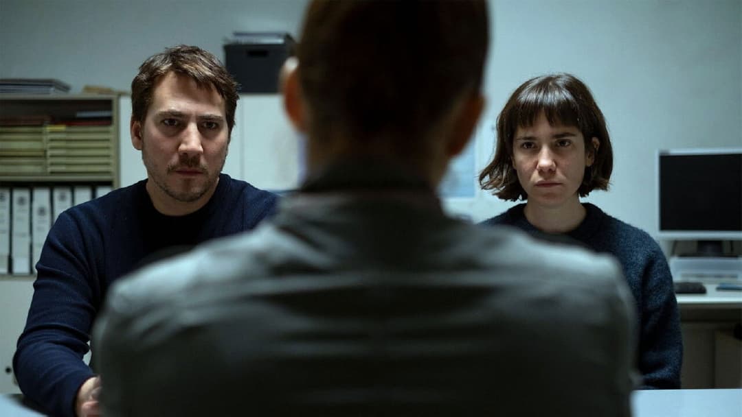 Borderline: Identität unter Verdacht backdrop 9