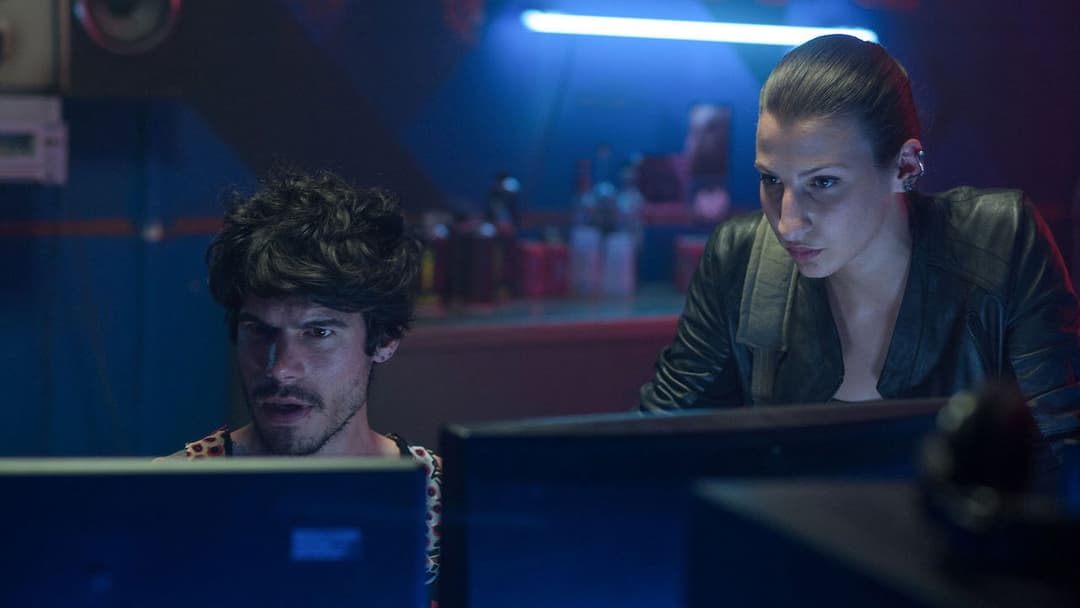 Людина листопада backdrop 8