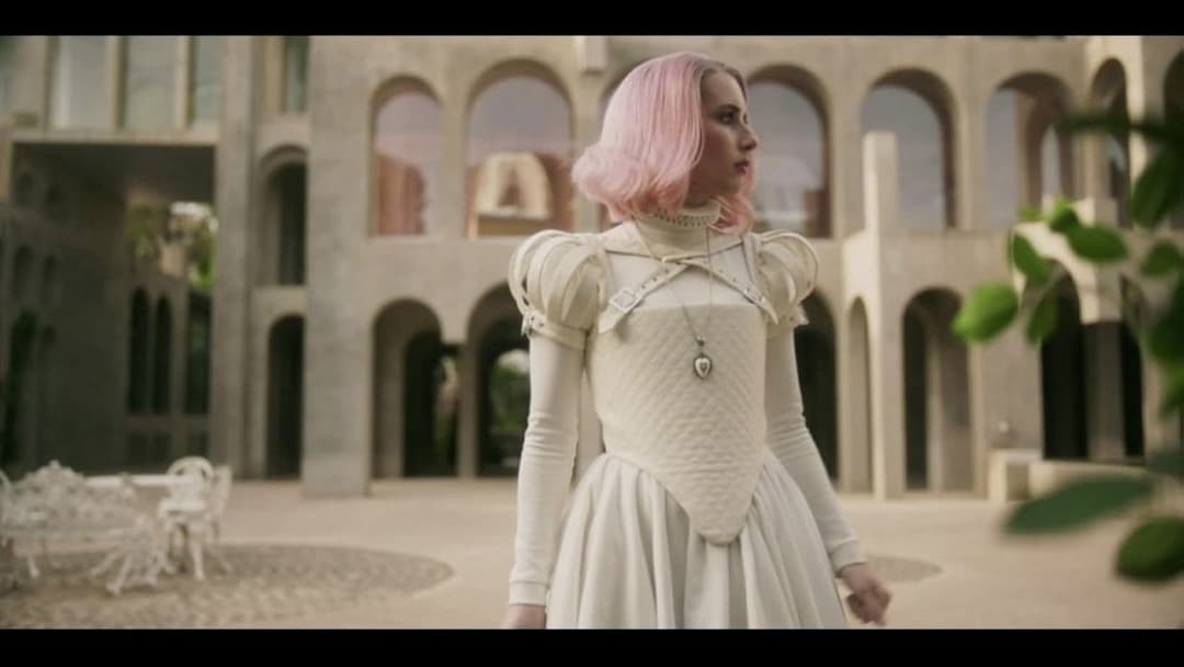 Paradise Hills - Flucht aus dem Wunderland backdrop 11