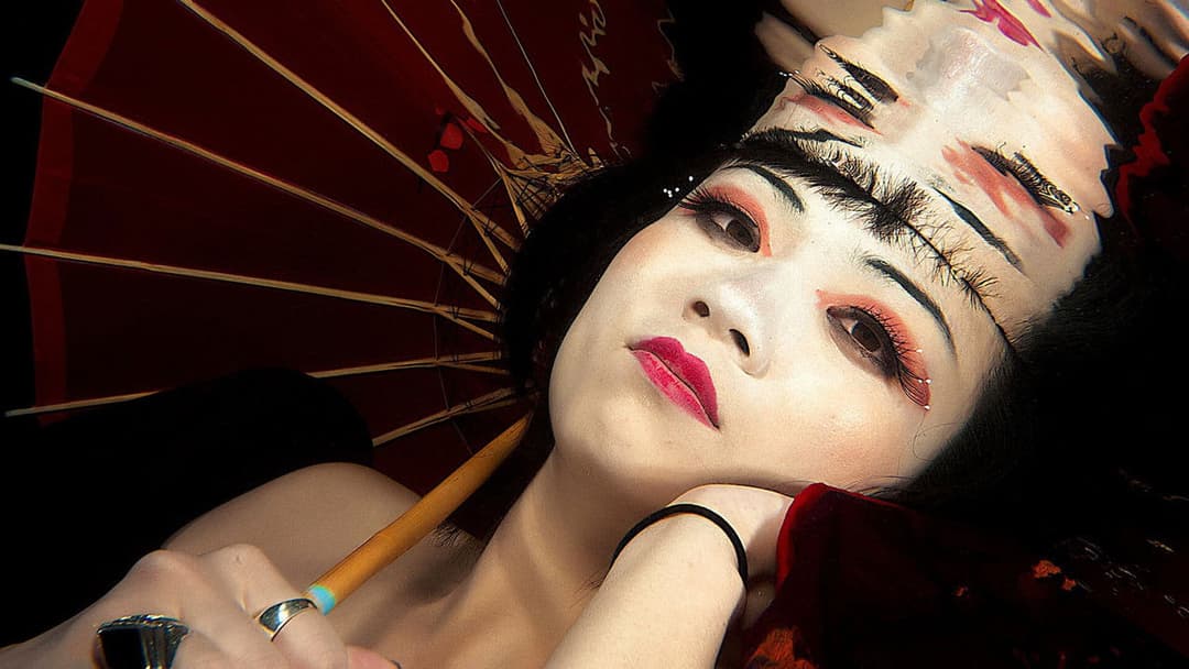 М. Баттерфляй backdrop 3