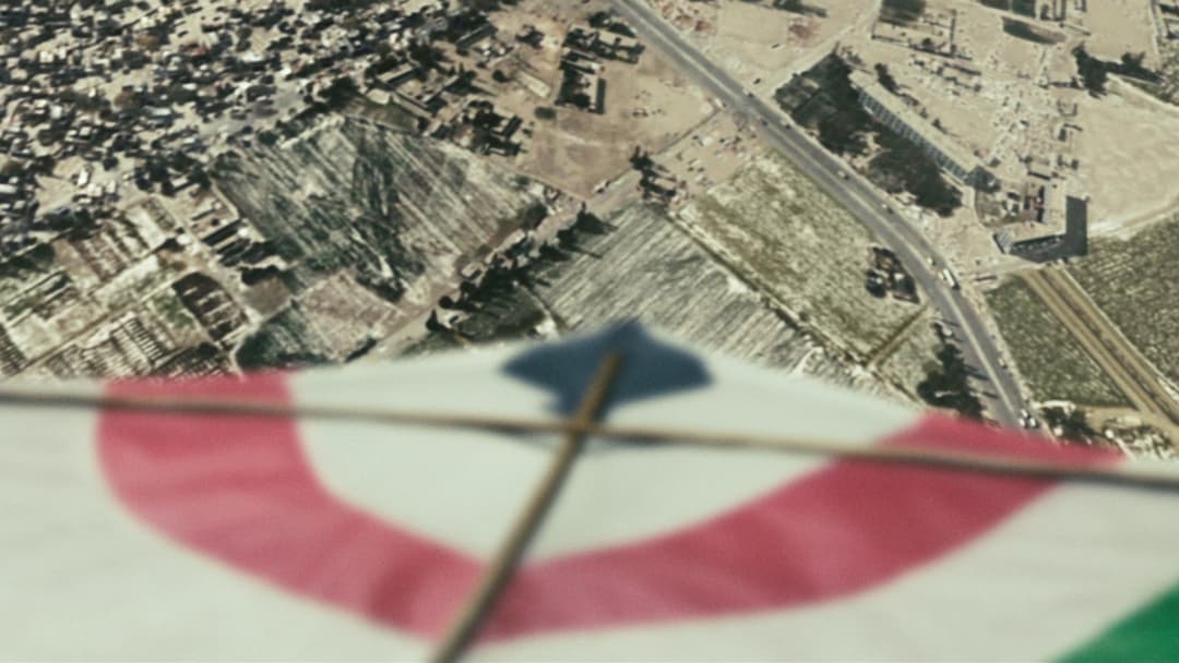 Той, що біжить за вітром backdrop 3