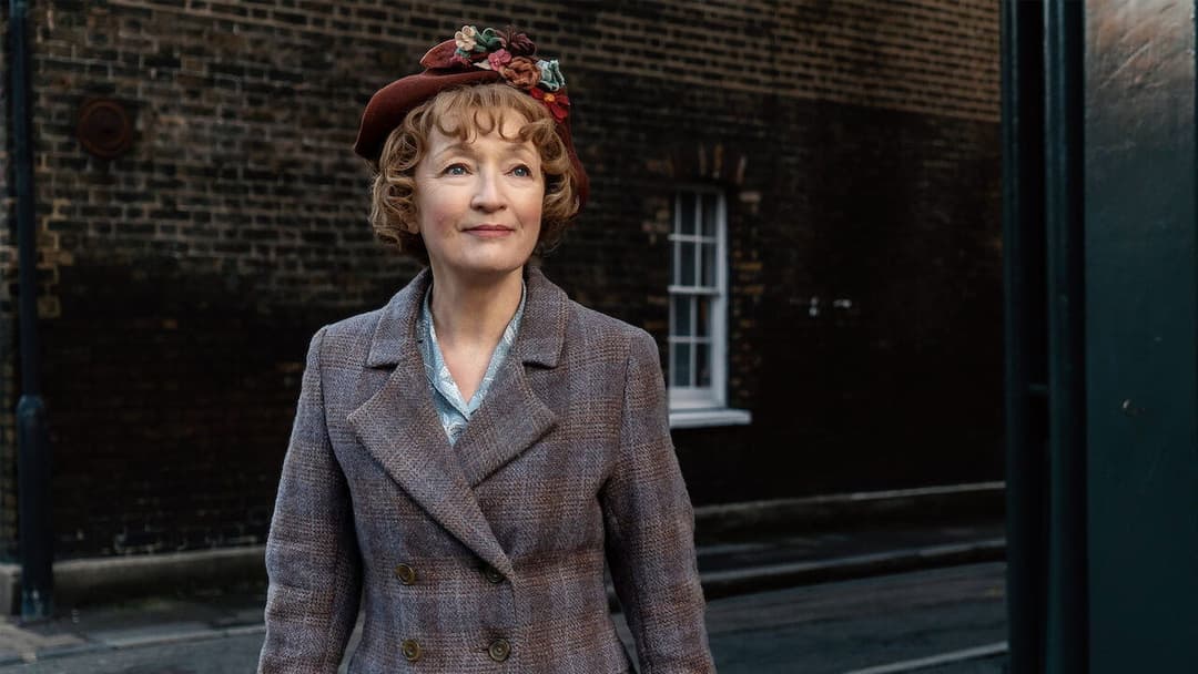 Mrs. Harris und ein Kleid von Dior backdrop 12