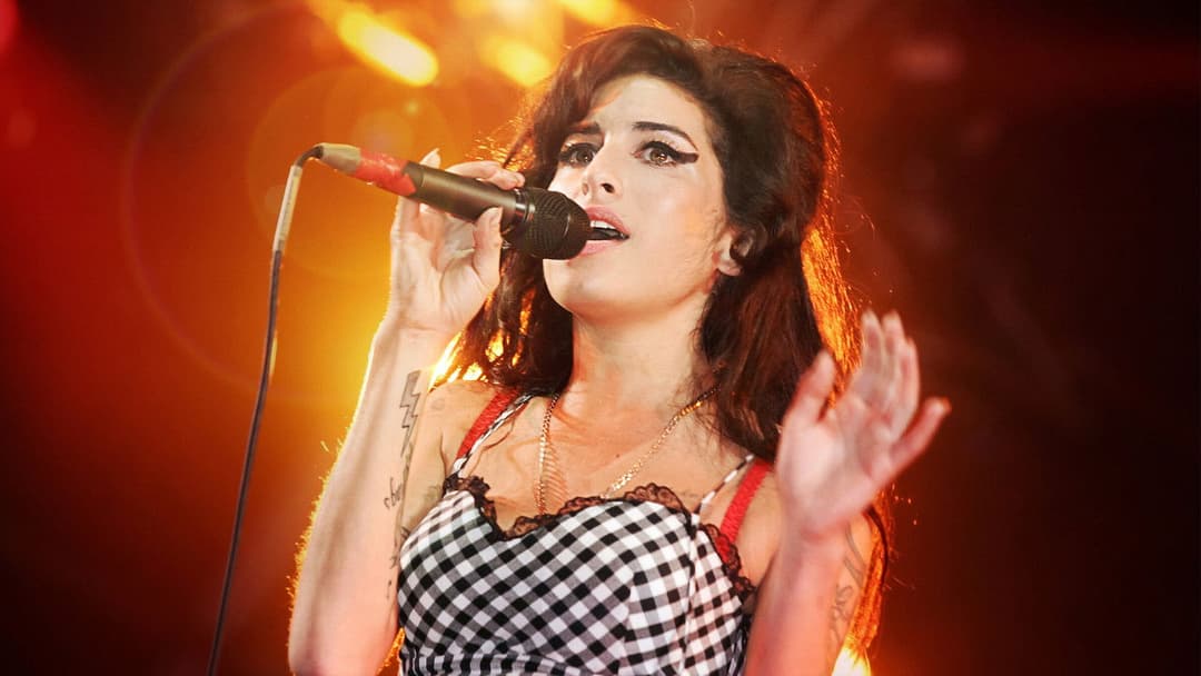 Amy backdrop 8