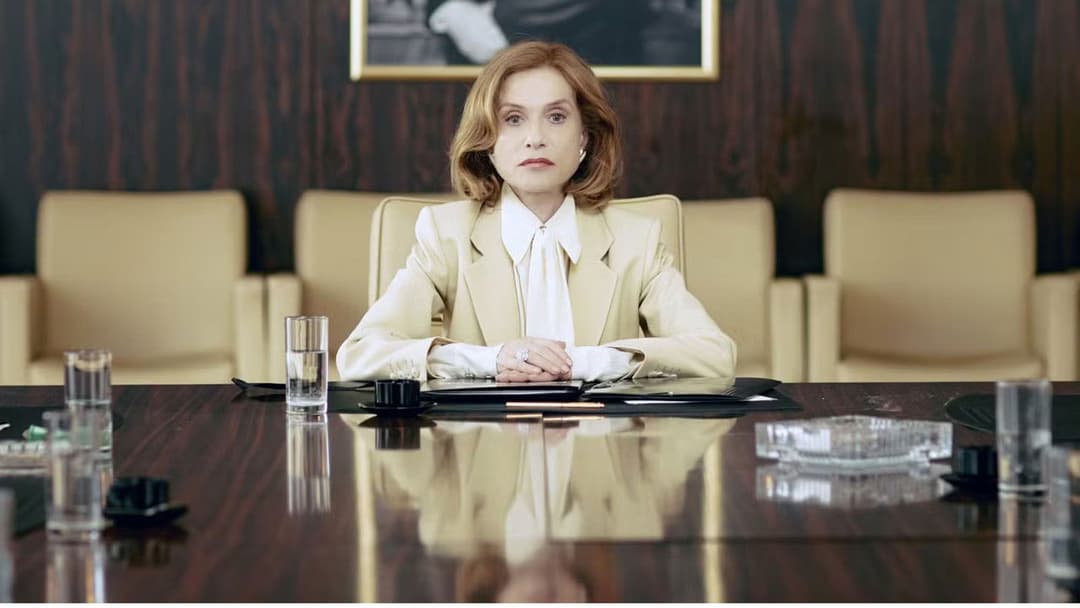 The Richest Woman in the World backdrop 5