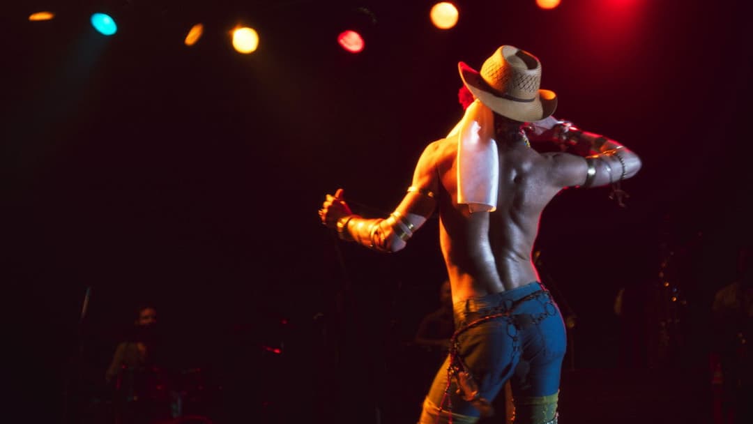 Homem com H backdrop 11