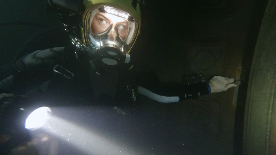 The Deep House backdrop 4