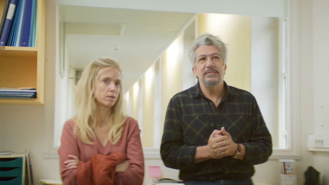 Incroyable mais vrai backdrop 7