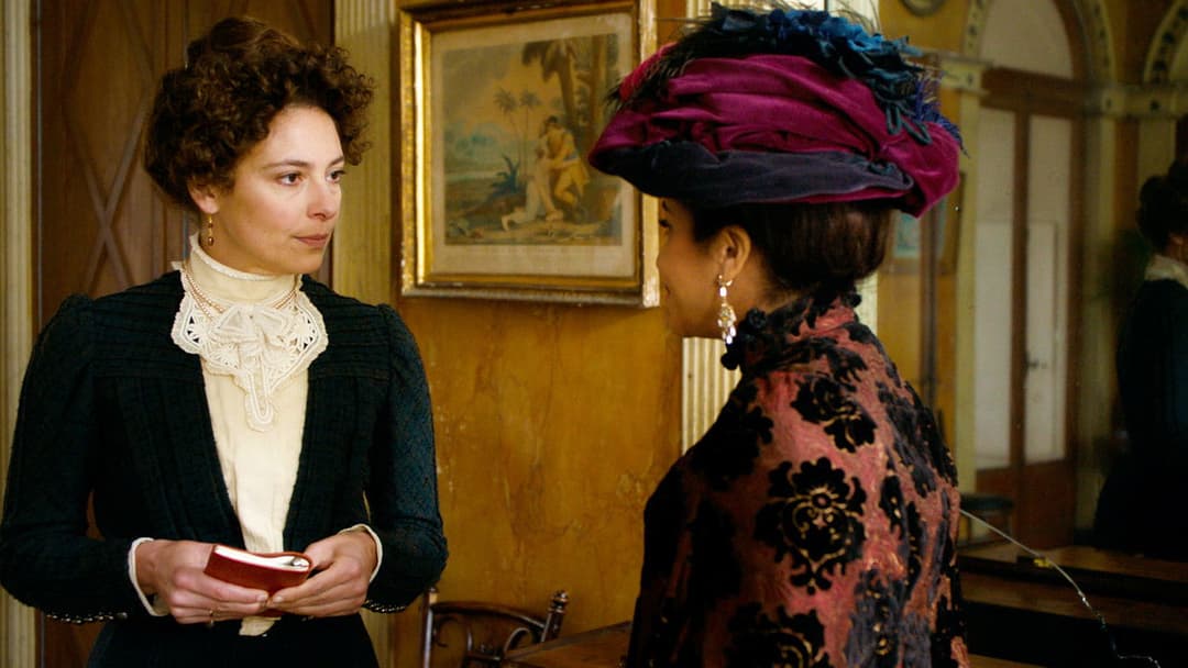 La nouvelle femme backdrop 11