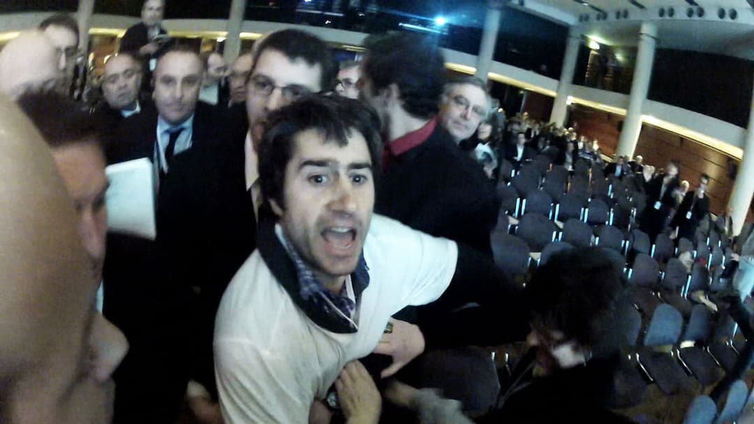 Merci Patron ! backdrop 6