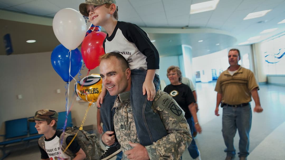 Батько. Солдат. Син. backdrop 3