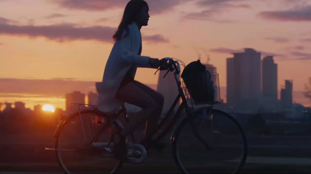 Вітряна білявка backdrop 4