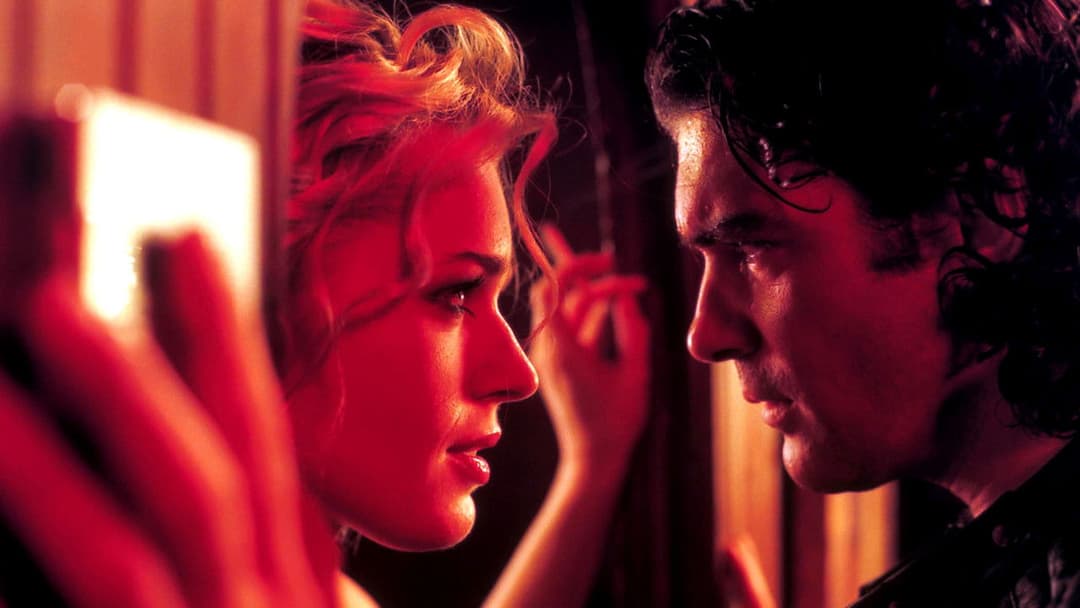 Фатальна жінка backdrop 2