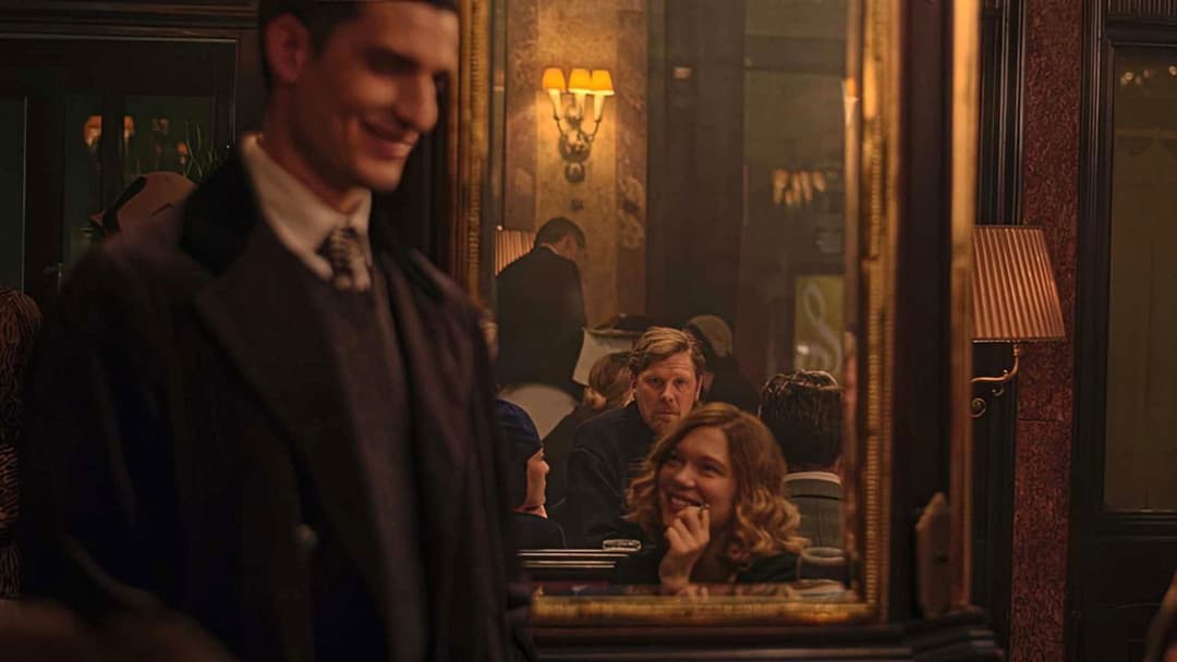 Die Geschichte meiner Frau backdrop 12