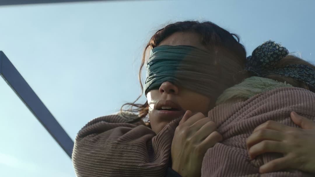 Bird Box: Barcelona backdrop 12