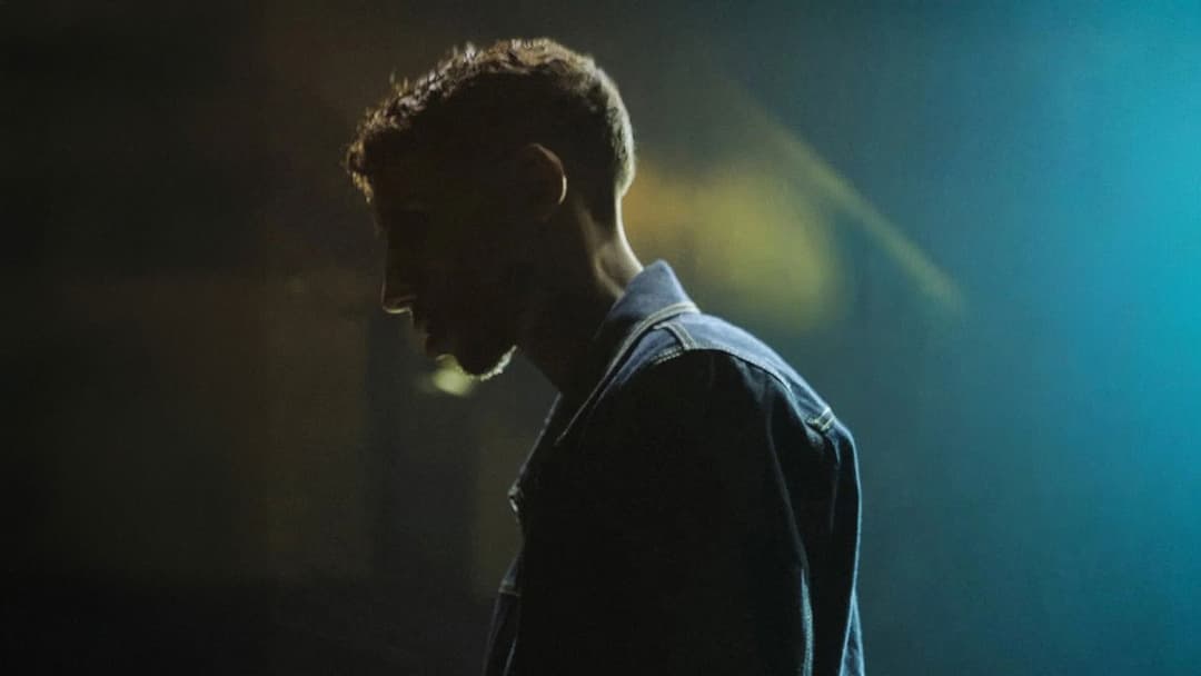 Ilyes Djadel : en vrai de vrai backdrop 2