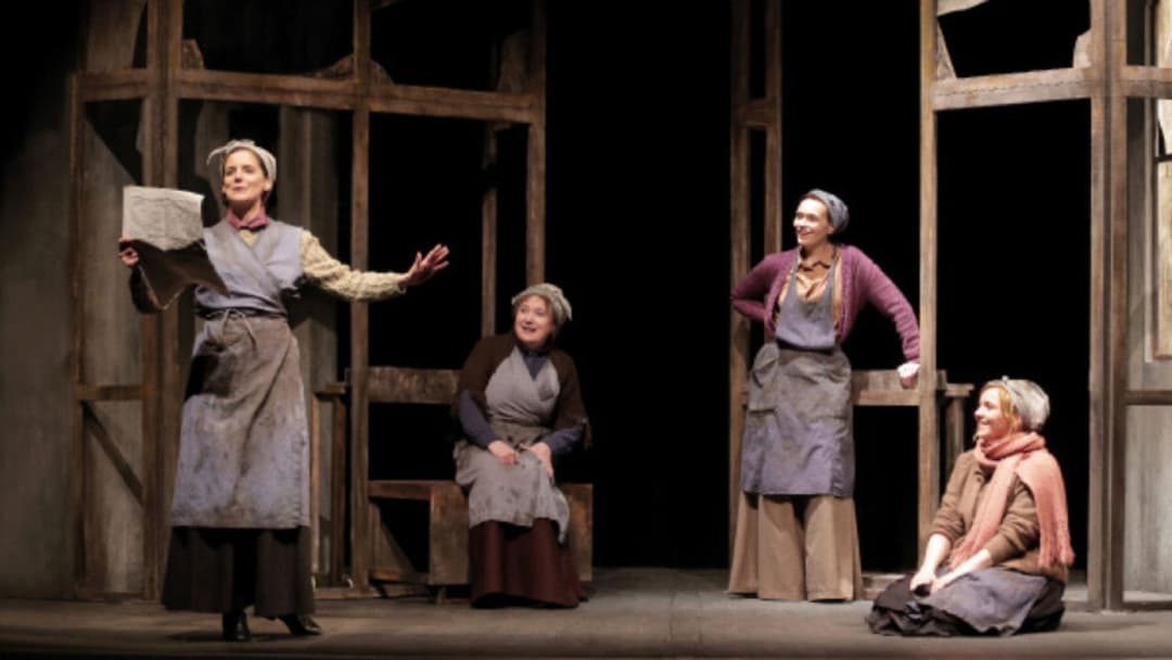 Les Filles Aux Mains Jaunes backdrop 3