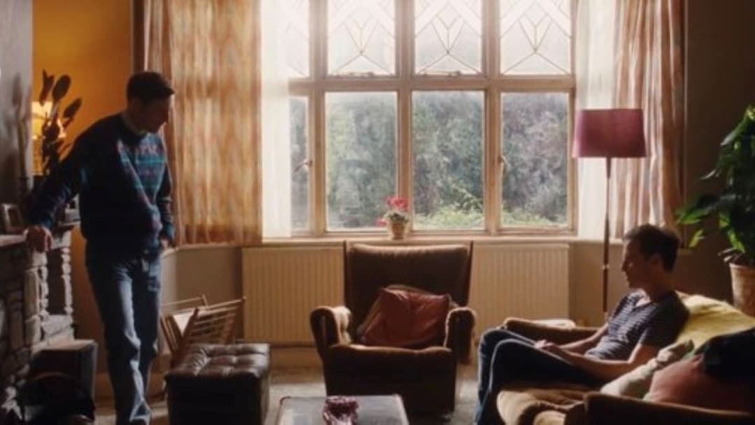 Ми всі - незнайомці backdrop 5