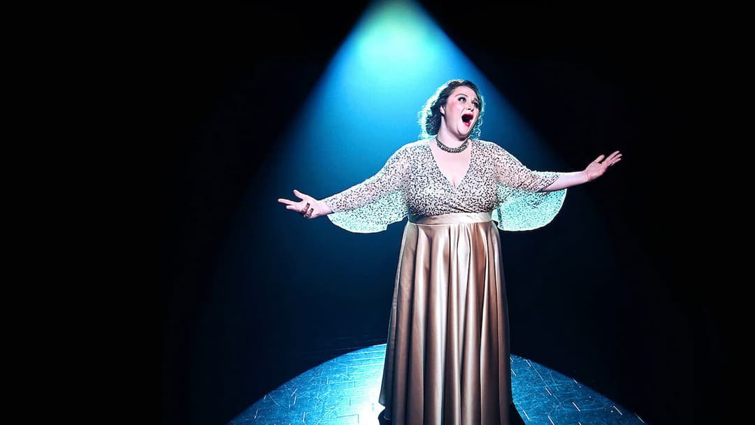 Falling for Figaro backdrop 3